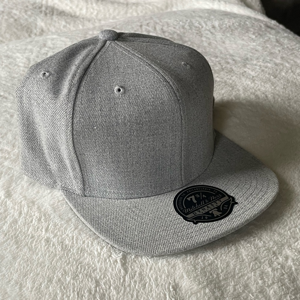 Mitchell & Ness Gray Flat Bill Fitted Hat